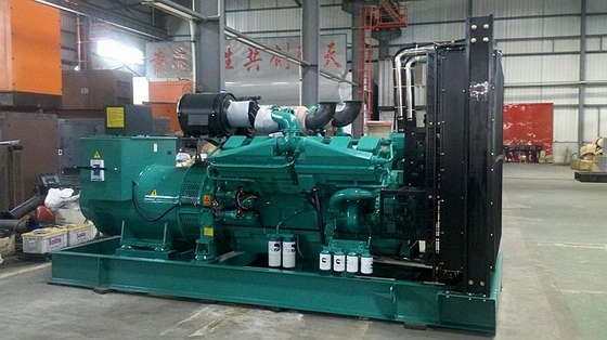 中国 水はスタンバイを段階のディーゼル発電機のカミンズ 3つのシリーズ800KW/1000KVA 1500RPM冷却しました 工場